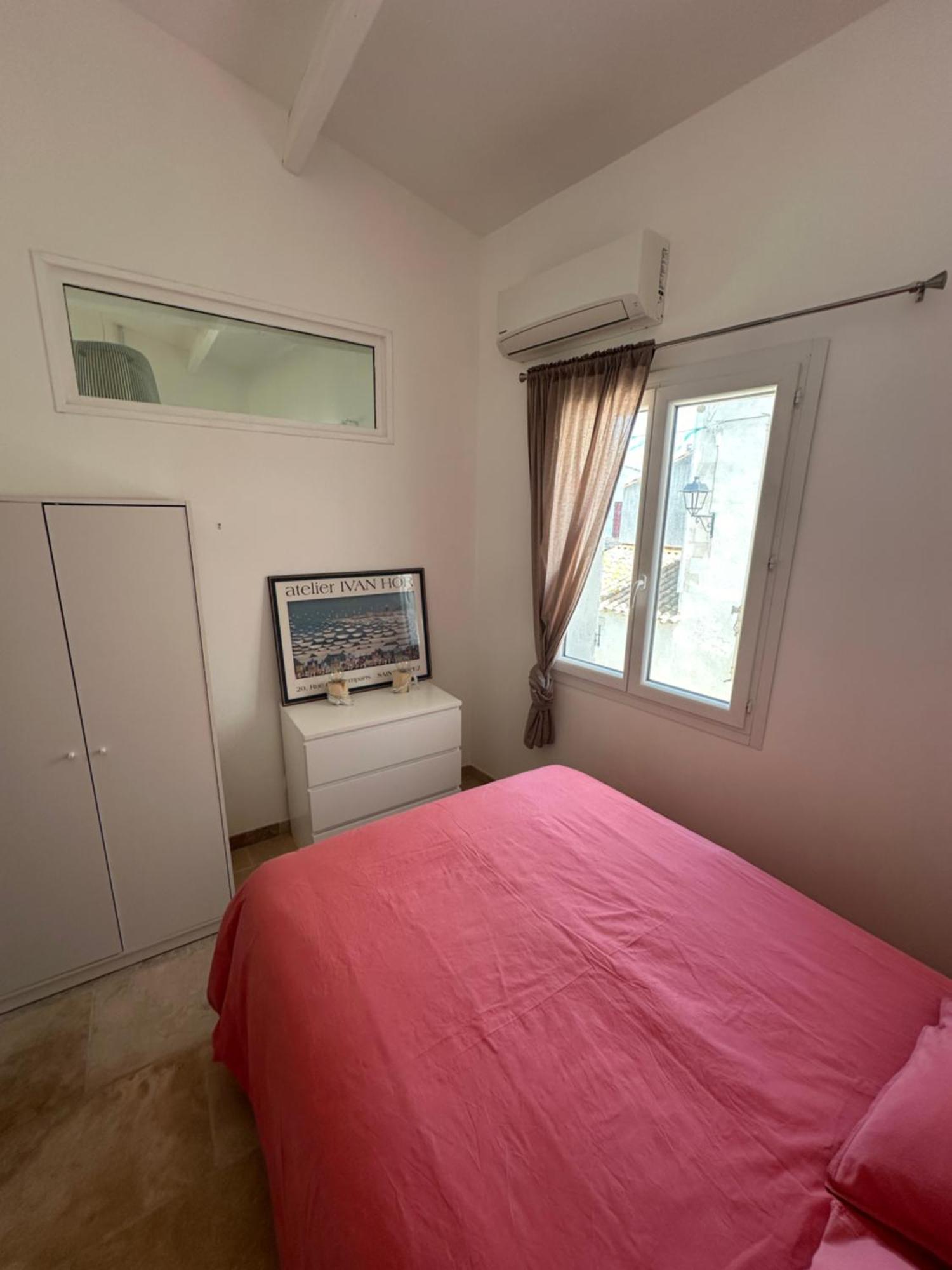 Appartement Avec Vue Sur L Eglise Des Saintes Exterior foto